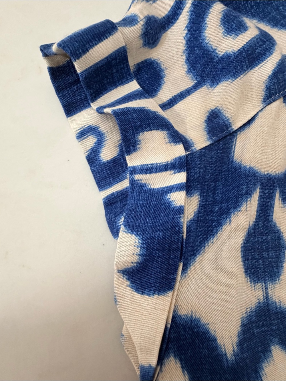 Rose & Olive Blue White Ikat Short Sleeve Blouse L - Picture 7 of 11